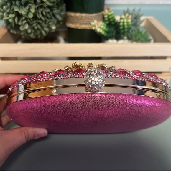 Ramla Pink/Gold Crystal Clutch with removable strap and handle - Picture 5 of 10